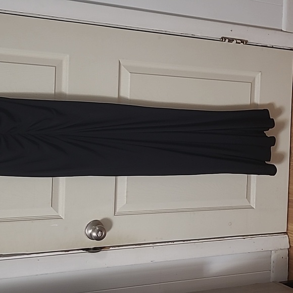 Long black dress - Picture 2 of 5